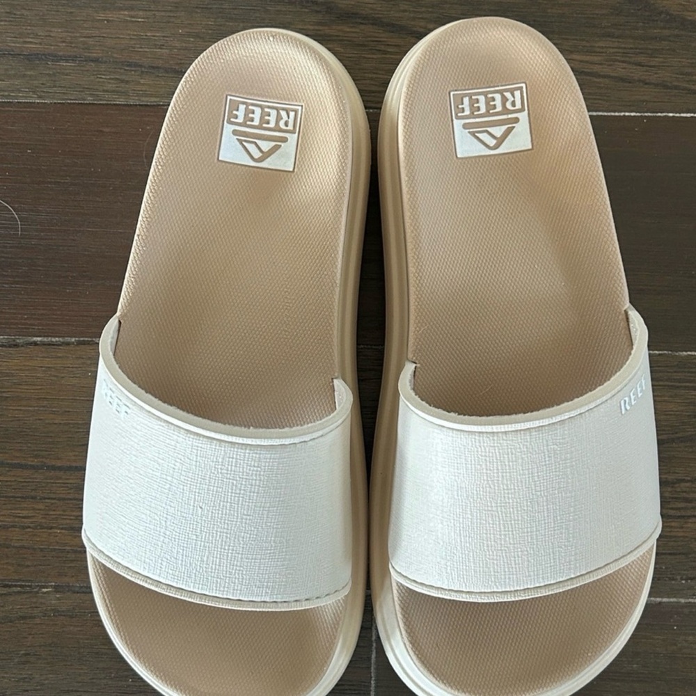 Reef Women's Cushion Boni Bay Flip Flop Sandal - Picture 2 of 7